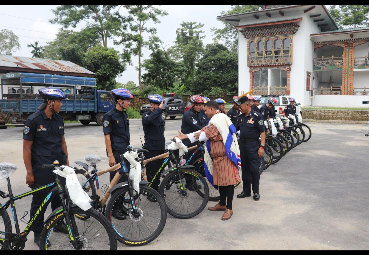 Handing Taking of Mountain Bikes (cycle)